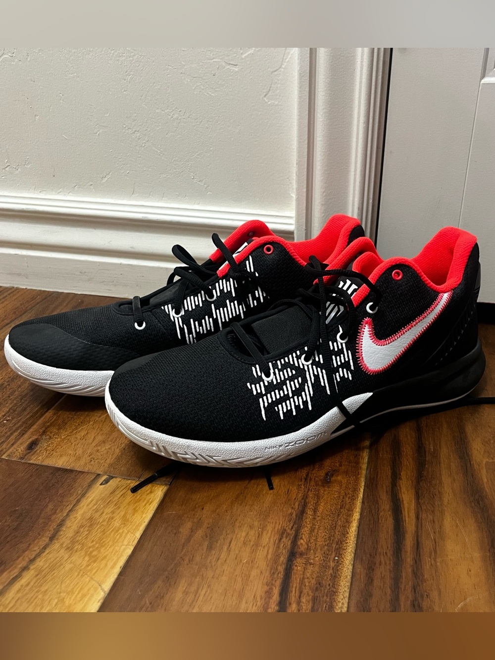 Nike Kyrie Irving Flytrap II basketball shoes